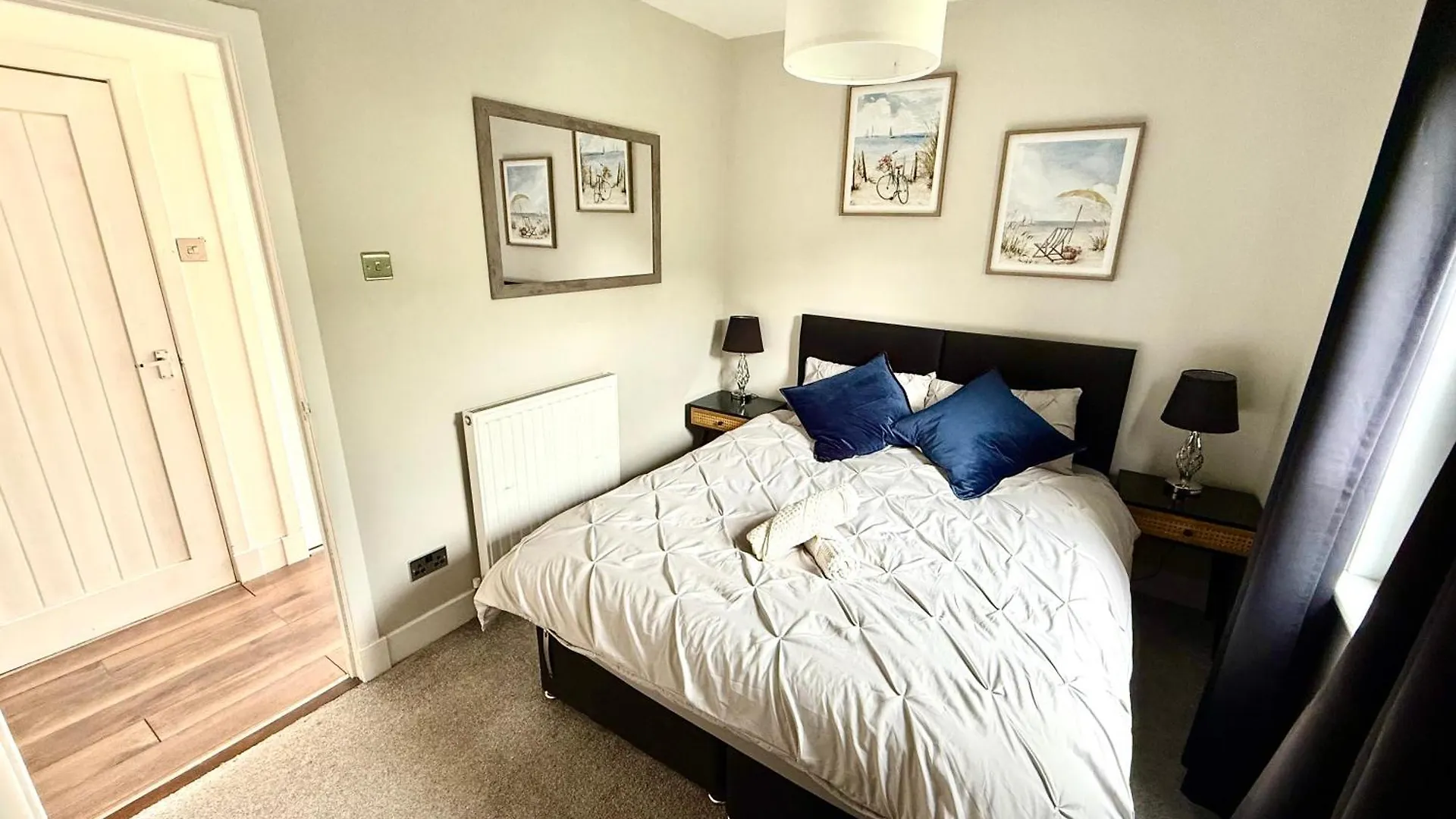 הוילה South Gyle House - Superfast Wifi And Free Parking - 7 Minutes To Edinburgh Airport בית נופש