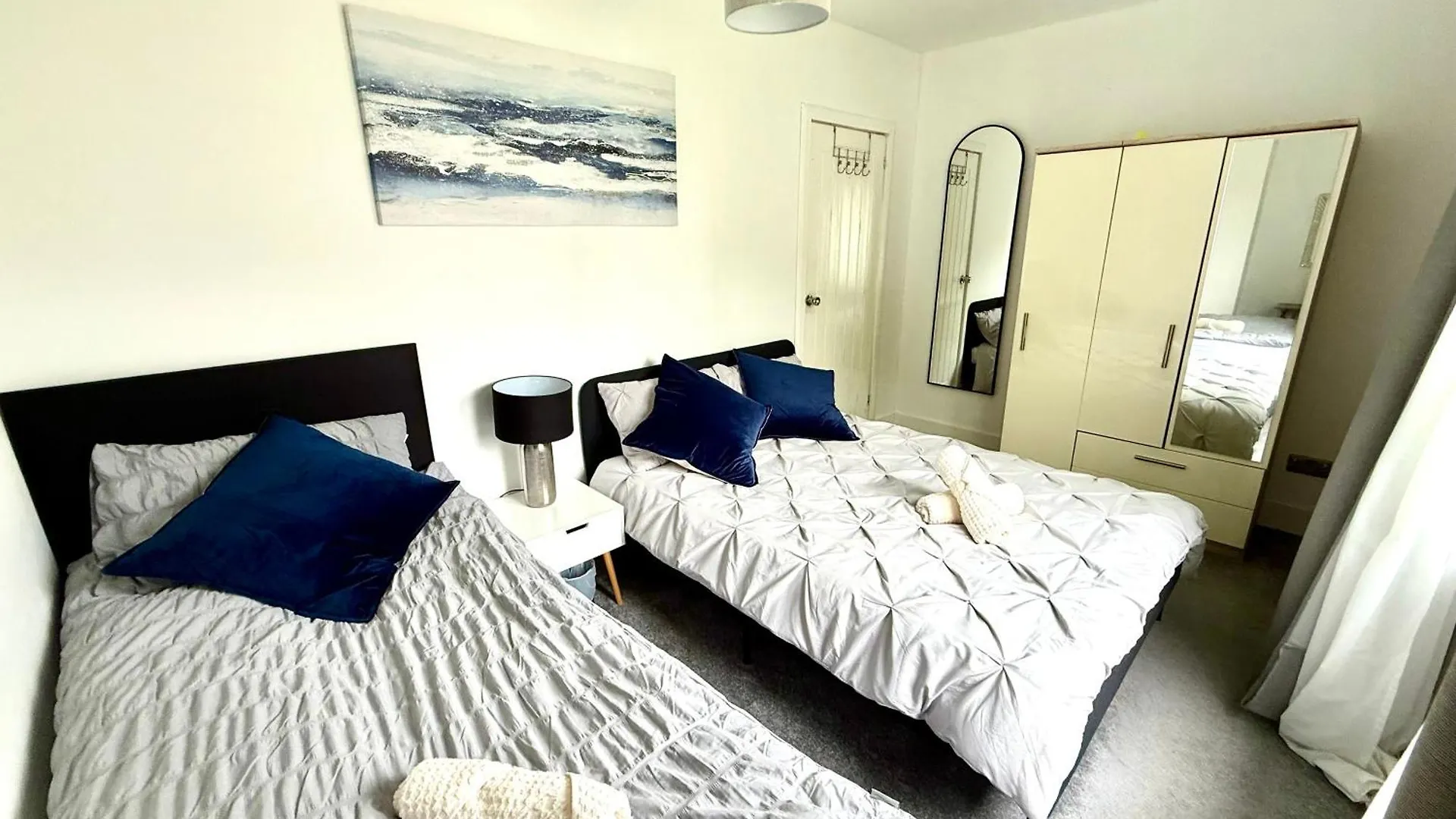 הוילה South Gyle House - Superfast Wifi And Free Parking - 7 Minutes To Edinburgh Airport 0*,