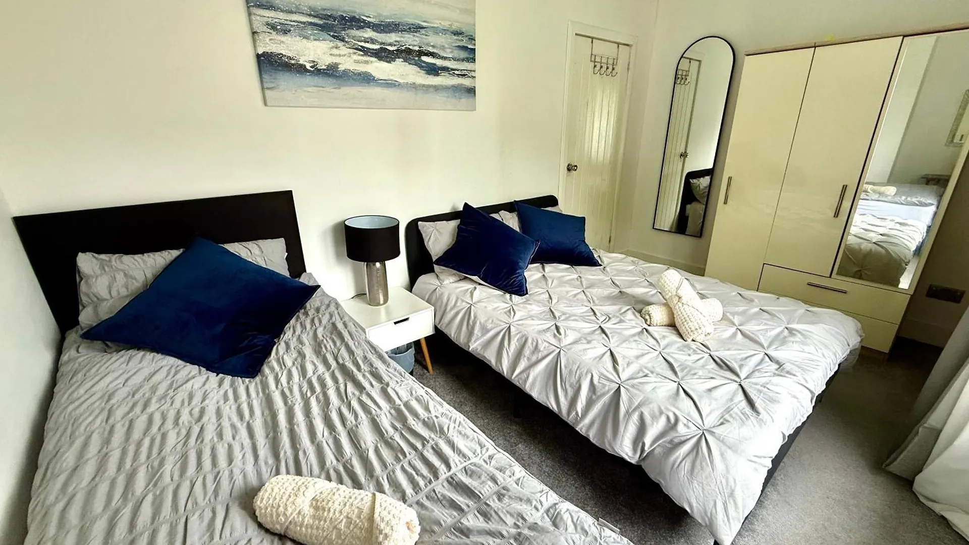 South Gyle House - Superfast Wifi And Free Parking - 7 Minutes To Edinburgh Airport Vila 0*,  Reino Unido